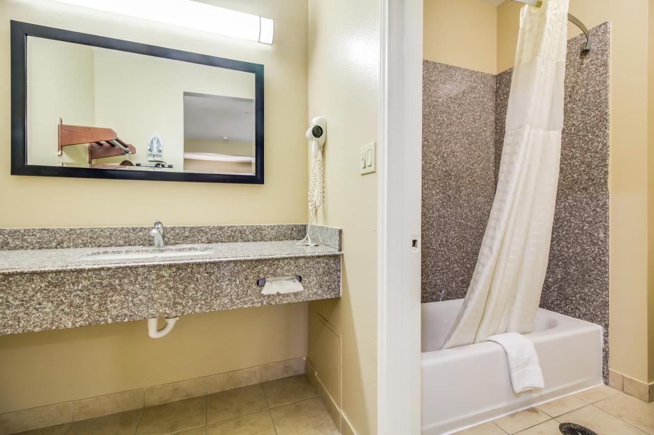 Americas Best Value Inn & Suites Tomball Dış mekan fotoğraf